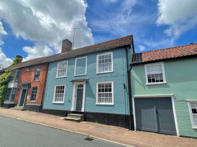 4 Bedroom Terraced House