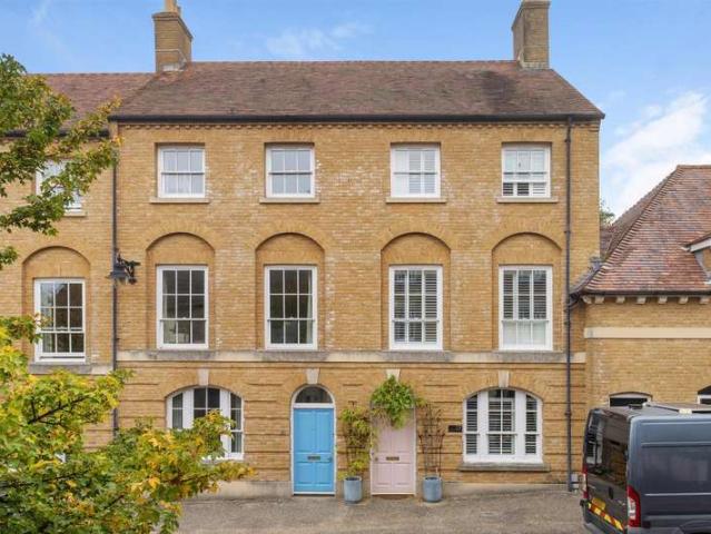 4 Bedroom Terraced House