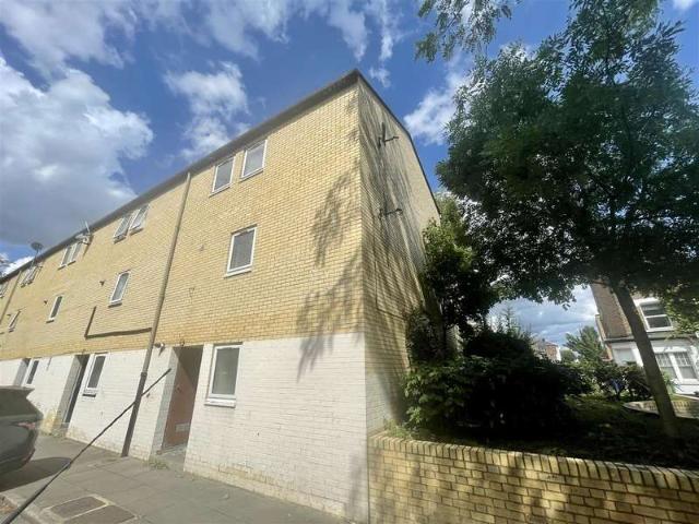 4 Bedroom Terraced House