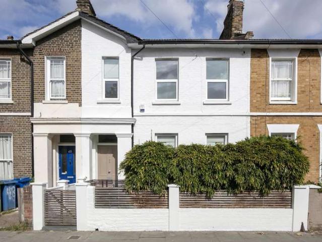 4 Bedroom Terraced House