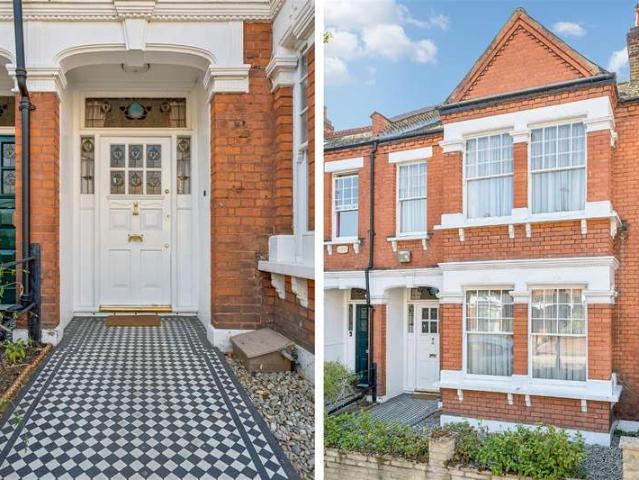 4 Bedroom Terraced House