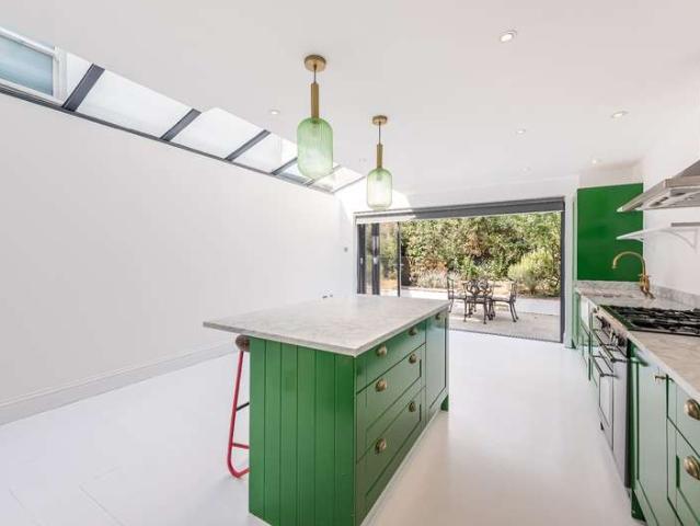 4 Bedroom Terraced House