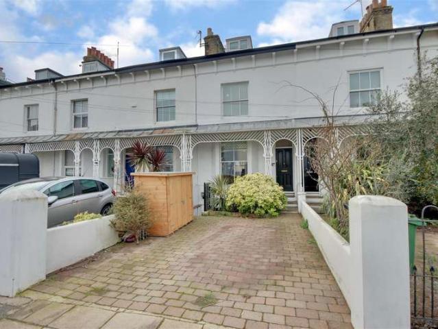4 Bedroom Terraced House