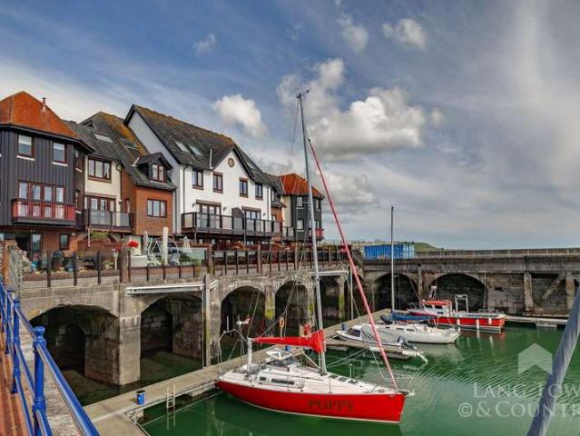 4 Bedroom Terraced House
