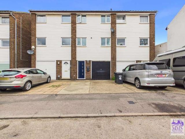 4 Bedroom Terraced House