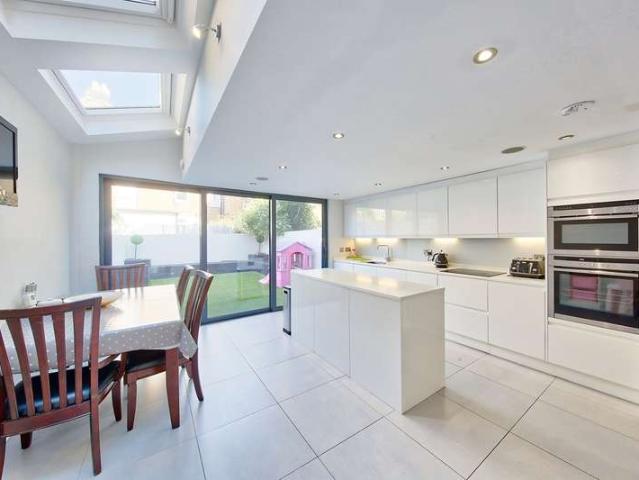 4 Bedroom Terraced House