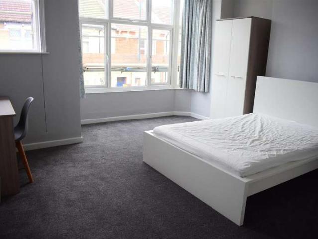 4 Bedroom Terraced House