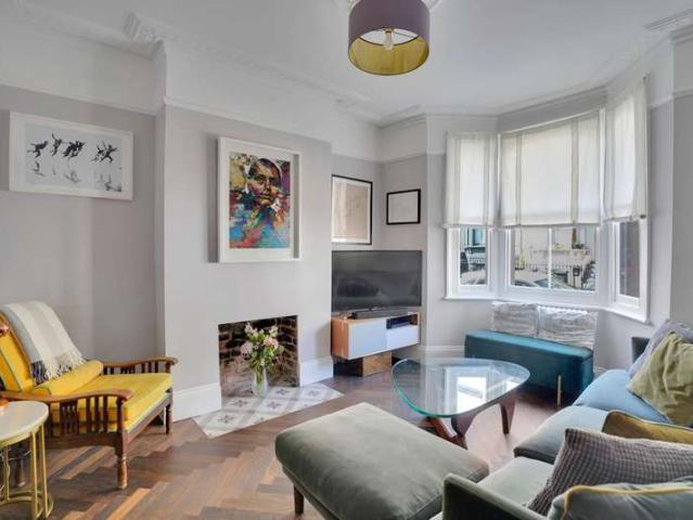 4 Bedroom Terraced House