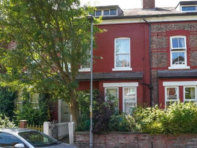4 Bedroom Terraced House