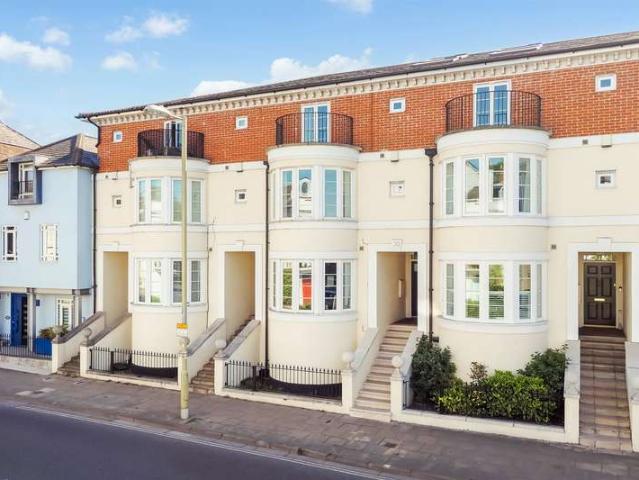 4 Bedroom Terraced House