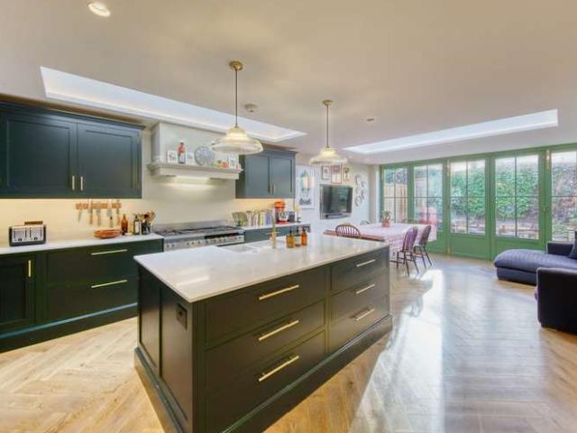 4 Bedroom Terraced House