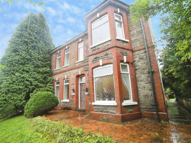 4 Bedroom Terraced House