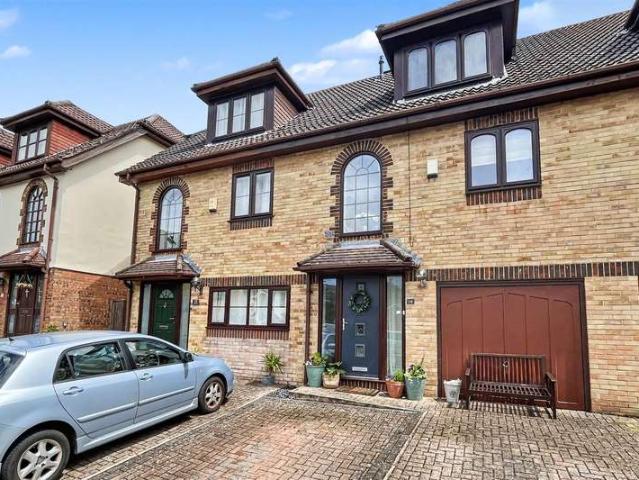 4 Bedroom Terraced House