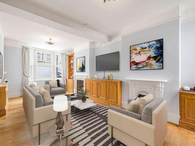 4 Bedroom Terraced House