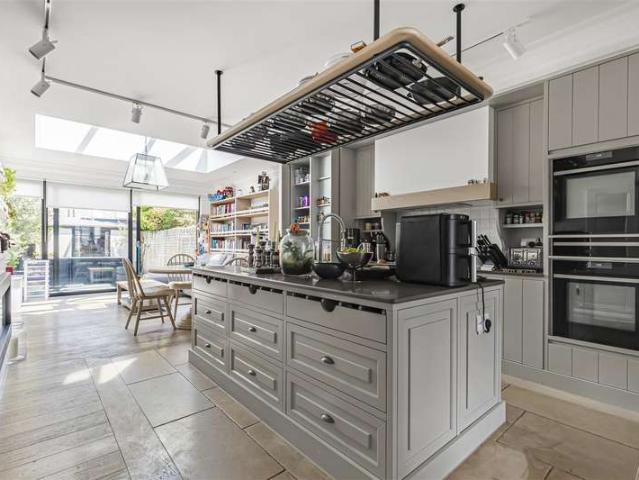 4 Bedroom Terraced House