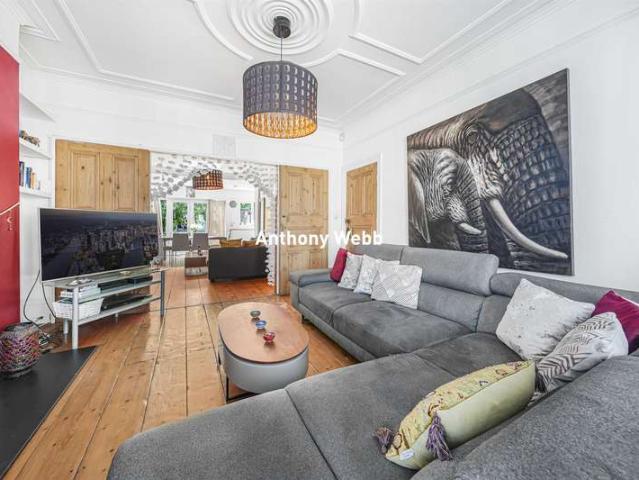4 Bedroom Terraced House