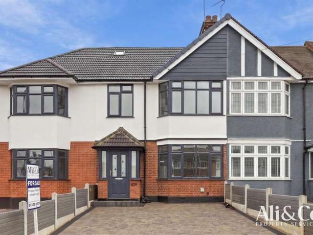 4 Bedroom Terraced House