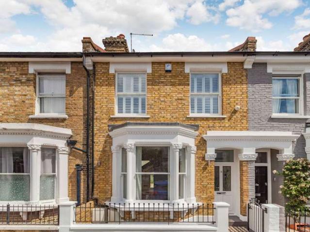 4 Bedroom Terraced House