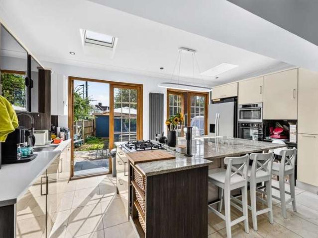 4 Bedroom Terraced House
