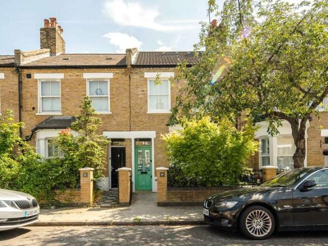 4 Bedroom Terraced House