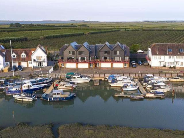 4 Bedroom Terraced House