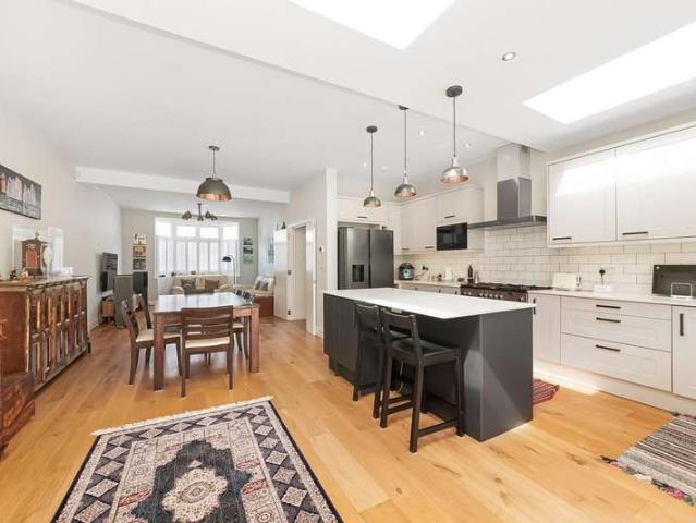 4 Bedroom Terraced House