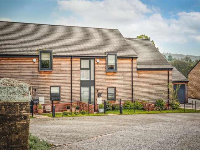 4 Bedroom Terraced House