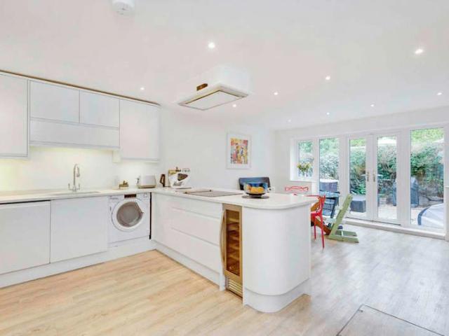 4 Bedroom Terraced House