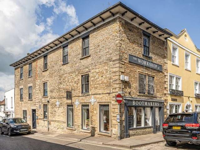 4 Bedroom Terraced House