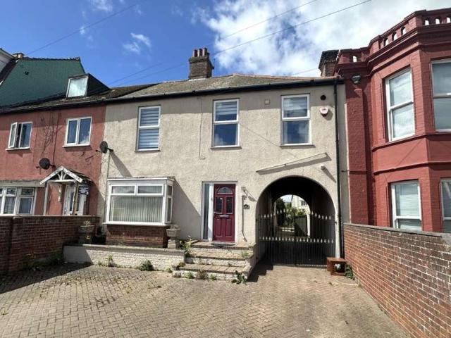 4 Bedroom Terraced House