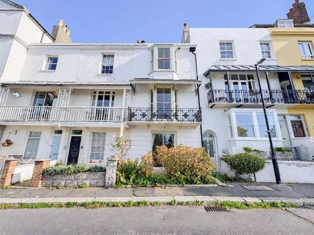 4 Bedroom Terraced House