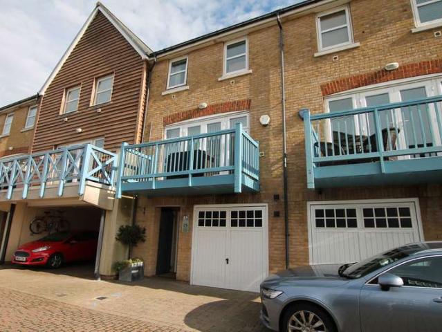 4 Bedroom Terraced House