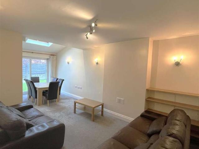 4 Bedroom Terraced House