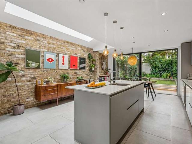 4 Bedroom Terraced House