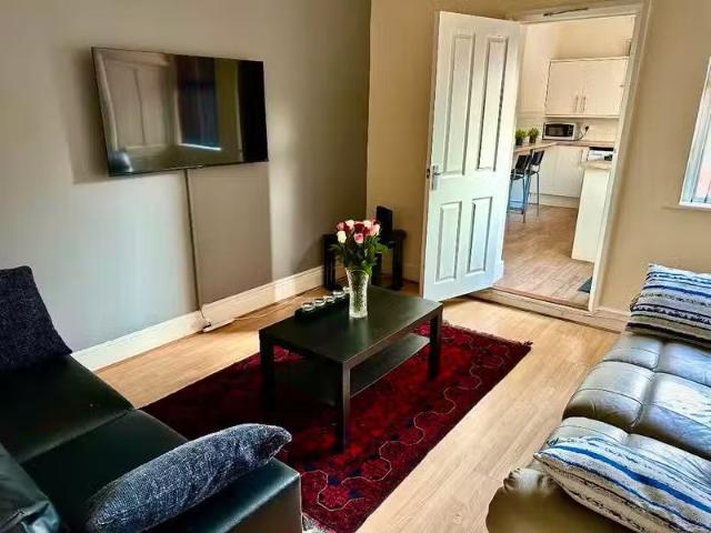 4 bedroom terraced house for rent in Cowley Street, Derby STUD.