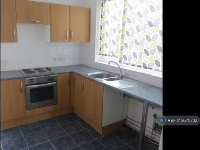 4 bedroom terraced house for rent in Collins Street, Bristol.