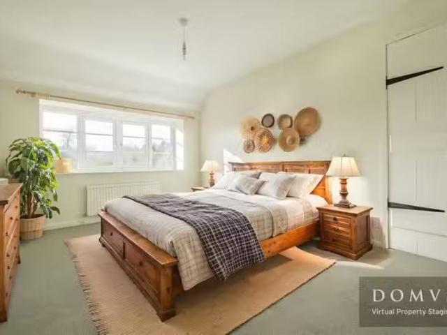 4 bedroom terraced house for rent in Church Hill Lane, Dorches.