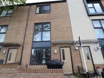 4 bedroom terraced house for rent in Clifford Street, Birmingh.