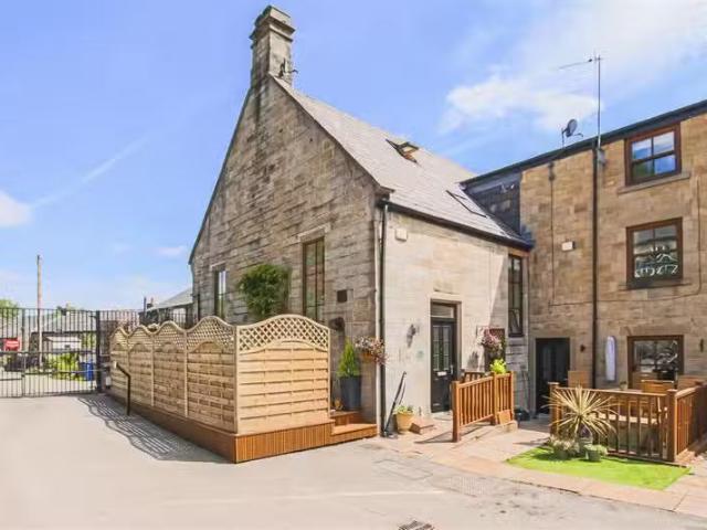 4 bedroom terraced house for rent in Crow Lane, Ramsbottom, Bu.