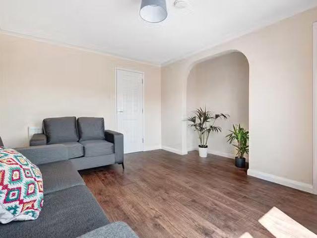 4 bedroom terraced house for rent in Arnold Drive, Colchester.
