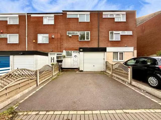 4 bedroom terraced house for rent in Austin Croft, Smiths Wood.