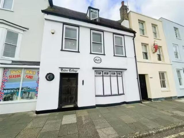 4 bedroom terraced house for rent in Beach Street, Deal, CT14