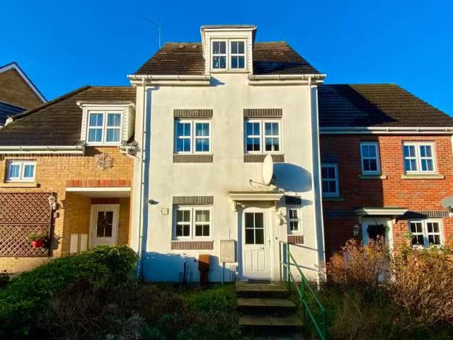 4 bedroom terraced house for rent in Bloomsfield Road, Haverhi.