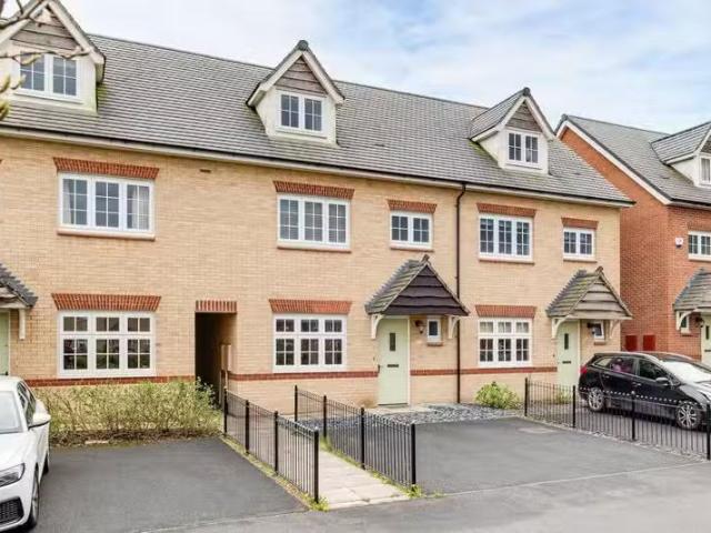 4 bedroom terraced house for rent in Dragoon Drive, Saighton.