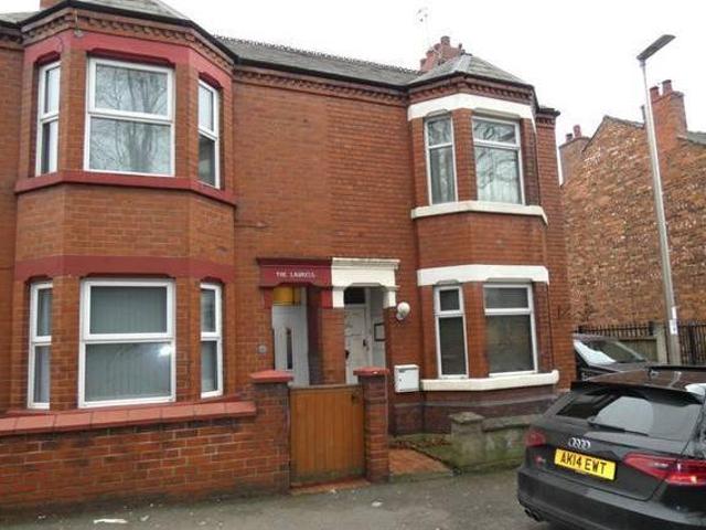 4 bedroom terraced house for rent in Electricity street CW2