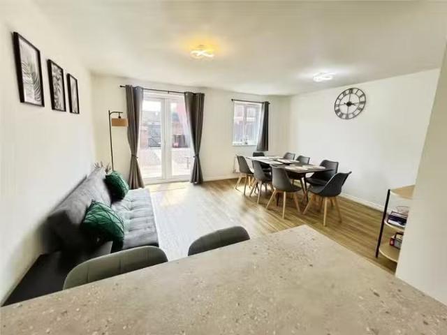 4 bedroom terraced house for rent in Ffordd Nowell, Penylan, C.