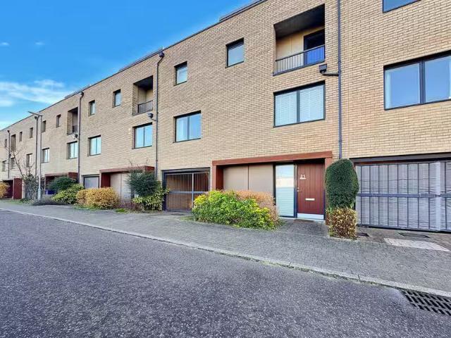 4 bedroom terraced house for rent in Harvest Road, Trumpington.