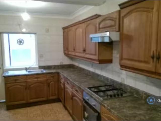 4 bedroom terraced house for rent in Heigham Road, London, E6
