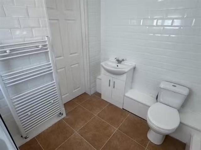 4 bedroom terraced house for rent in Herbert Street, Aberdare.