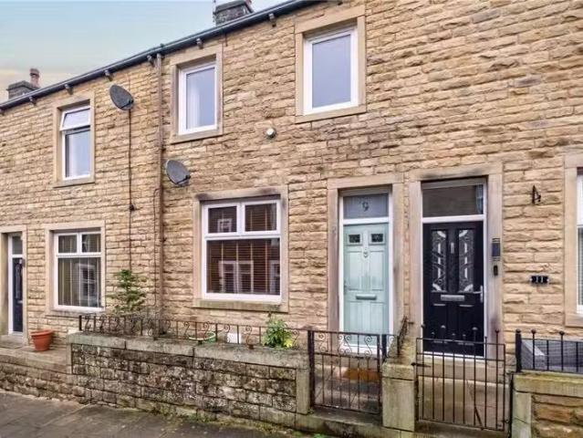 4 bedroom terraced house for rent in Lower North Avenue, Barno.